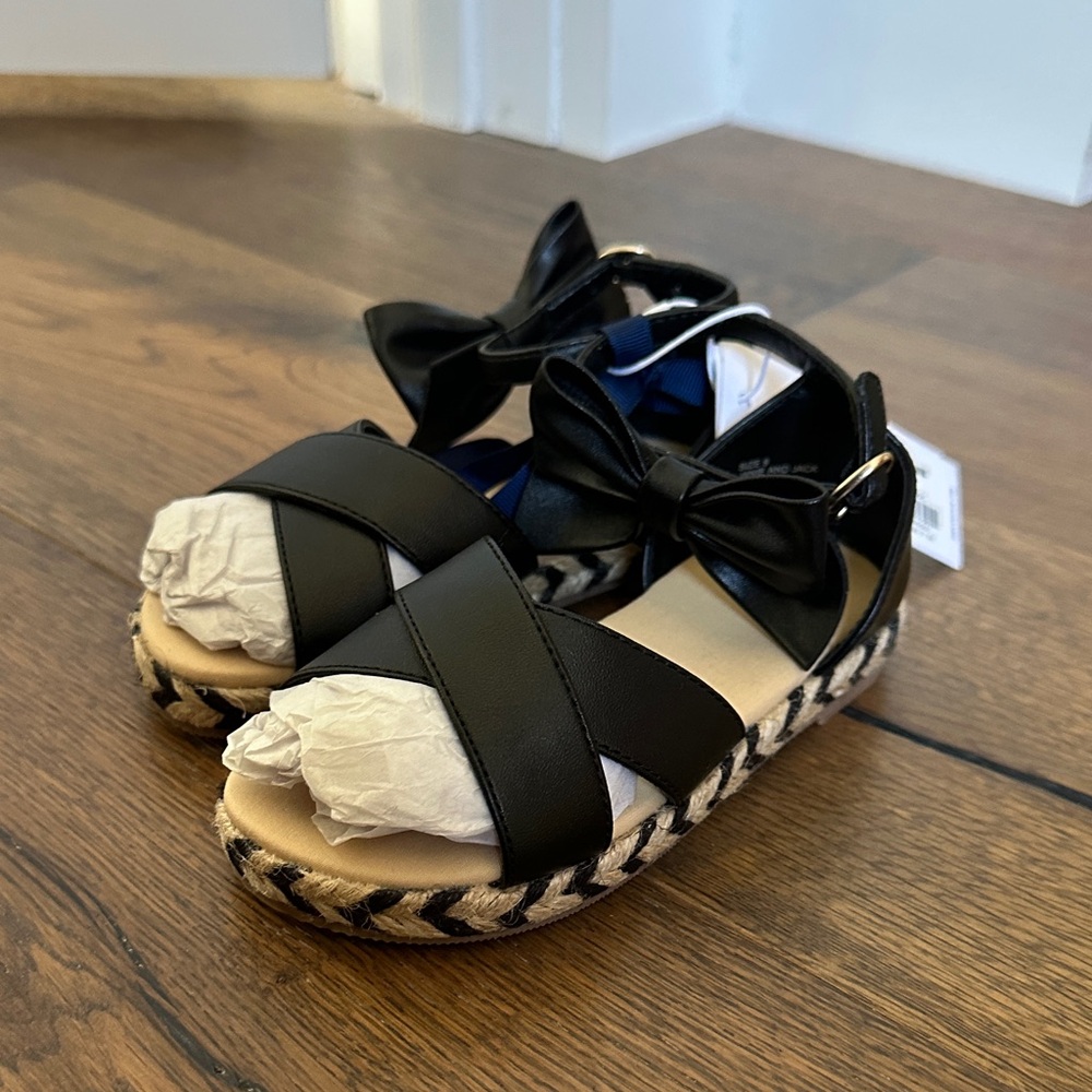 Janie and Jack Black Sandals with Sleek Design